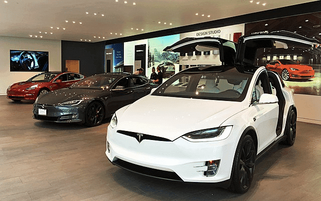 Luxury Electric Cars Over $100,000: Tesla Leads the Rush