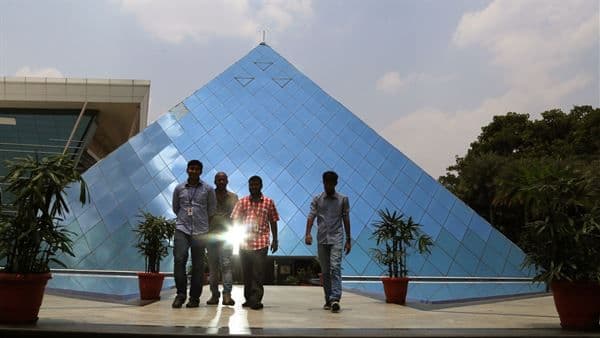 Infosys Fresher Hiring: 20,000 Graduates Planned for 2026 Despite AI Tools