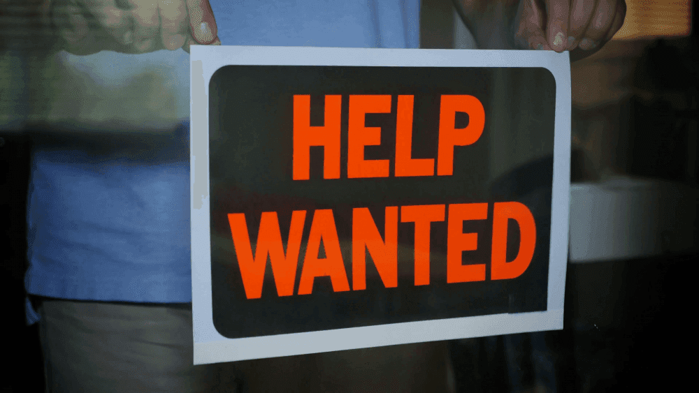 US Weekly Jobless Claims Rise Marginally as Layoffs Stay Low