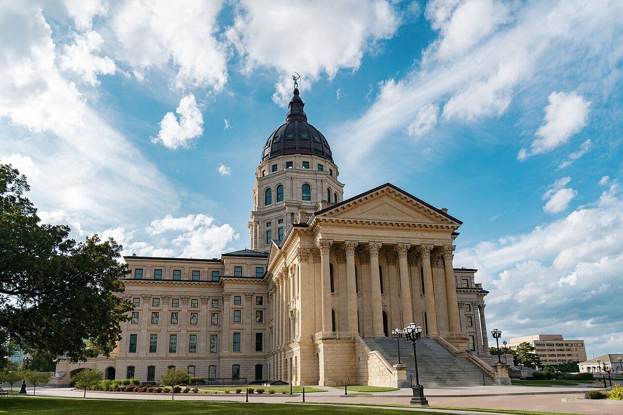Kansas Senate Race Tightens as Candidates Court Voters